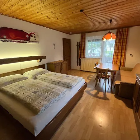 Haus Dobrosek Lägenhet Tröpolach